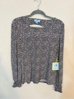 NWT - CeCe Black and White Animal-Print Long Sleeve Blouse - M